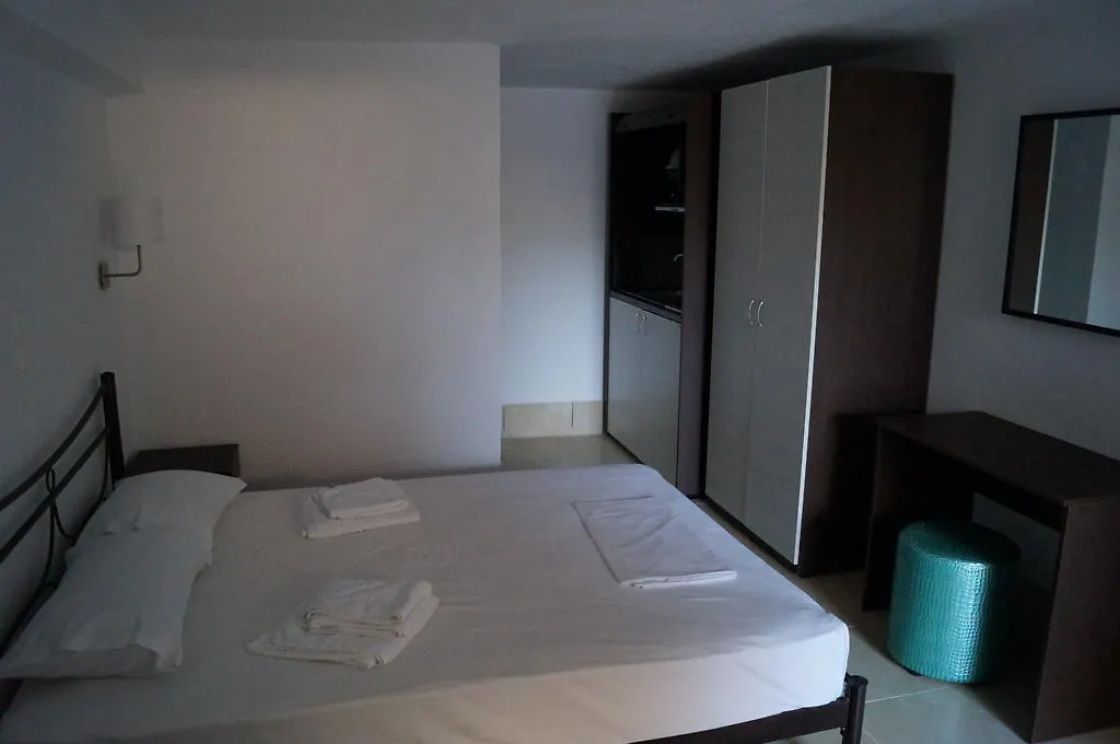 Rodolithos Beach Studios Stavros